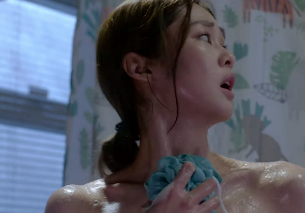 外國有位媽媽在洗完澡後，發現兒子有點古怪。