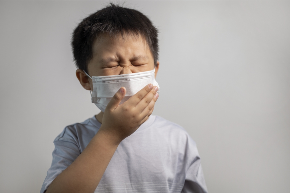 兒童患上哮吼時，最明顯的徵狀就是猶如狗吠般的咳嗽、呼吸困難（進而導致呼吸時發出嘈雜聲響）。