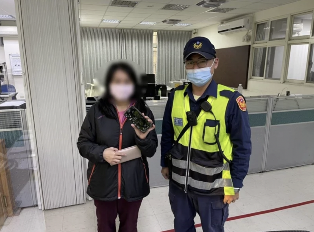 警方成功通過手機內的照片，找回手機失主。
