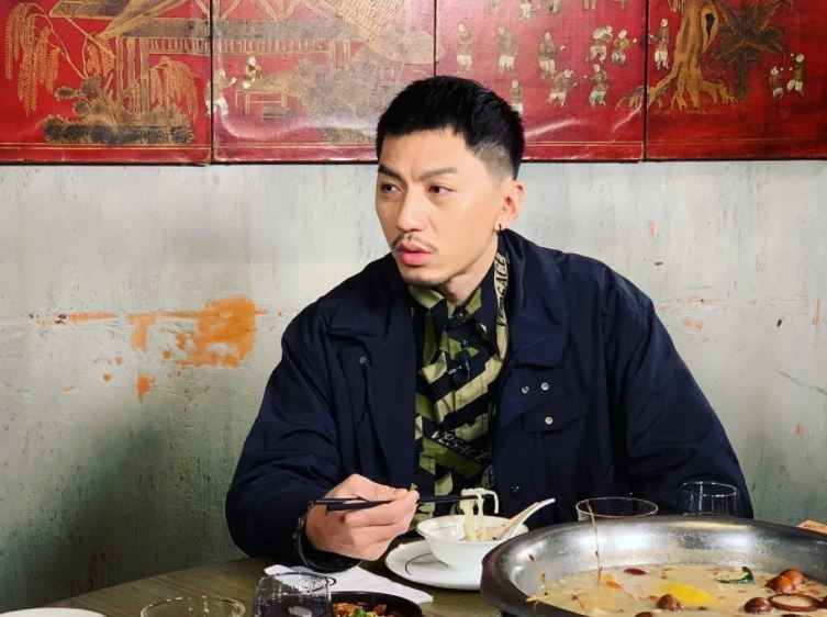 袁偉豪大談跟張寶兒的相識經過和夫妻相處。