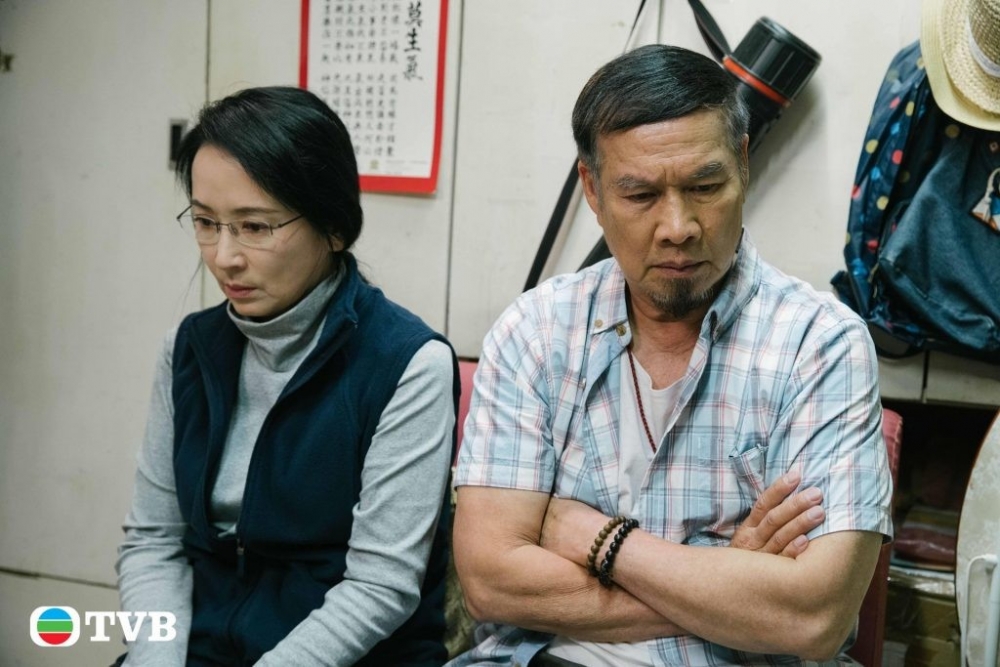 父母企硬不向不肖子借錢。