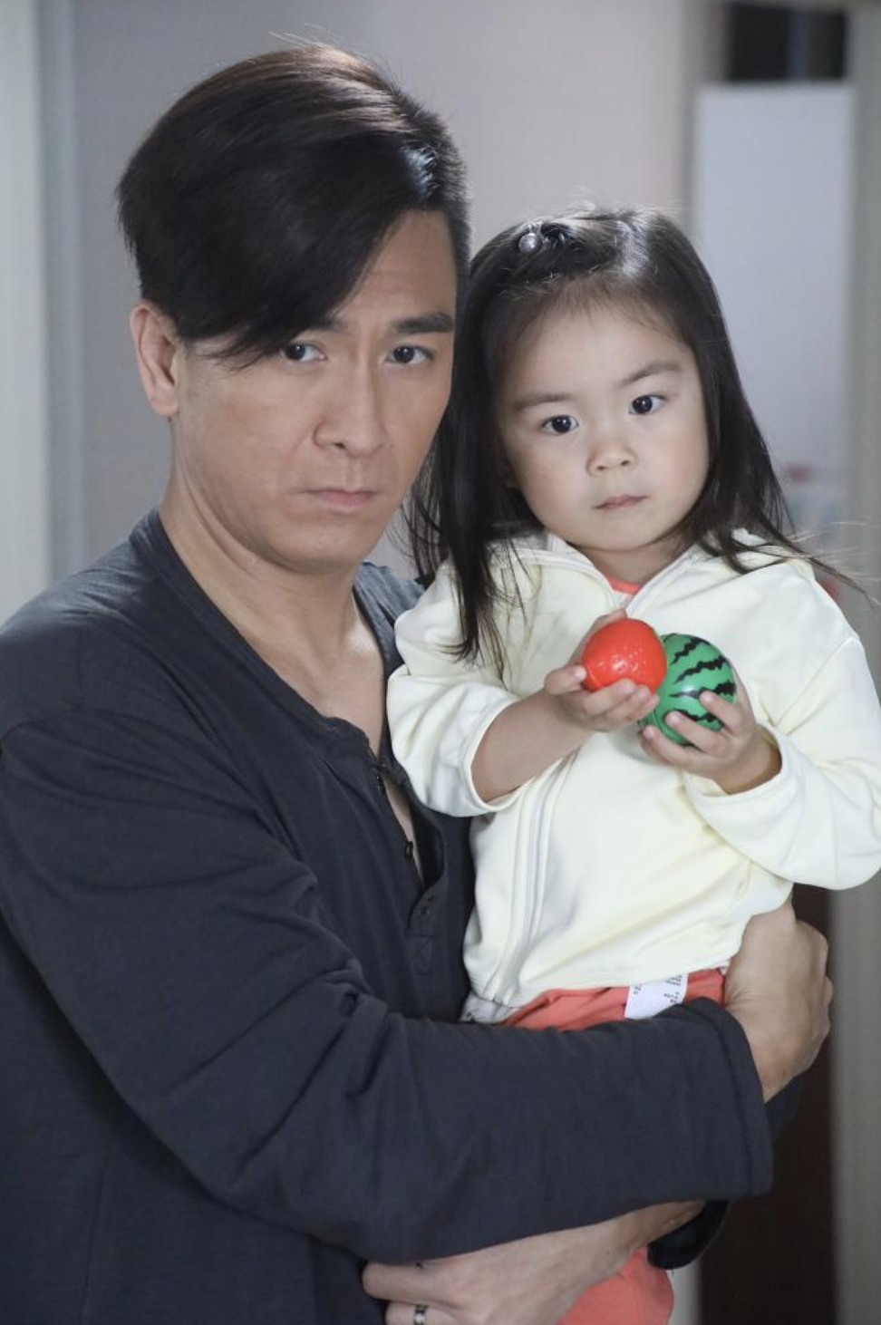 網民幾乎一面倒力撐其夫，覺得其實他已經很盡責。