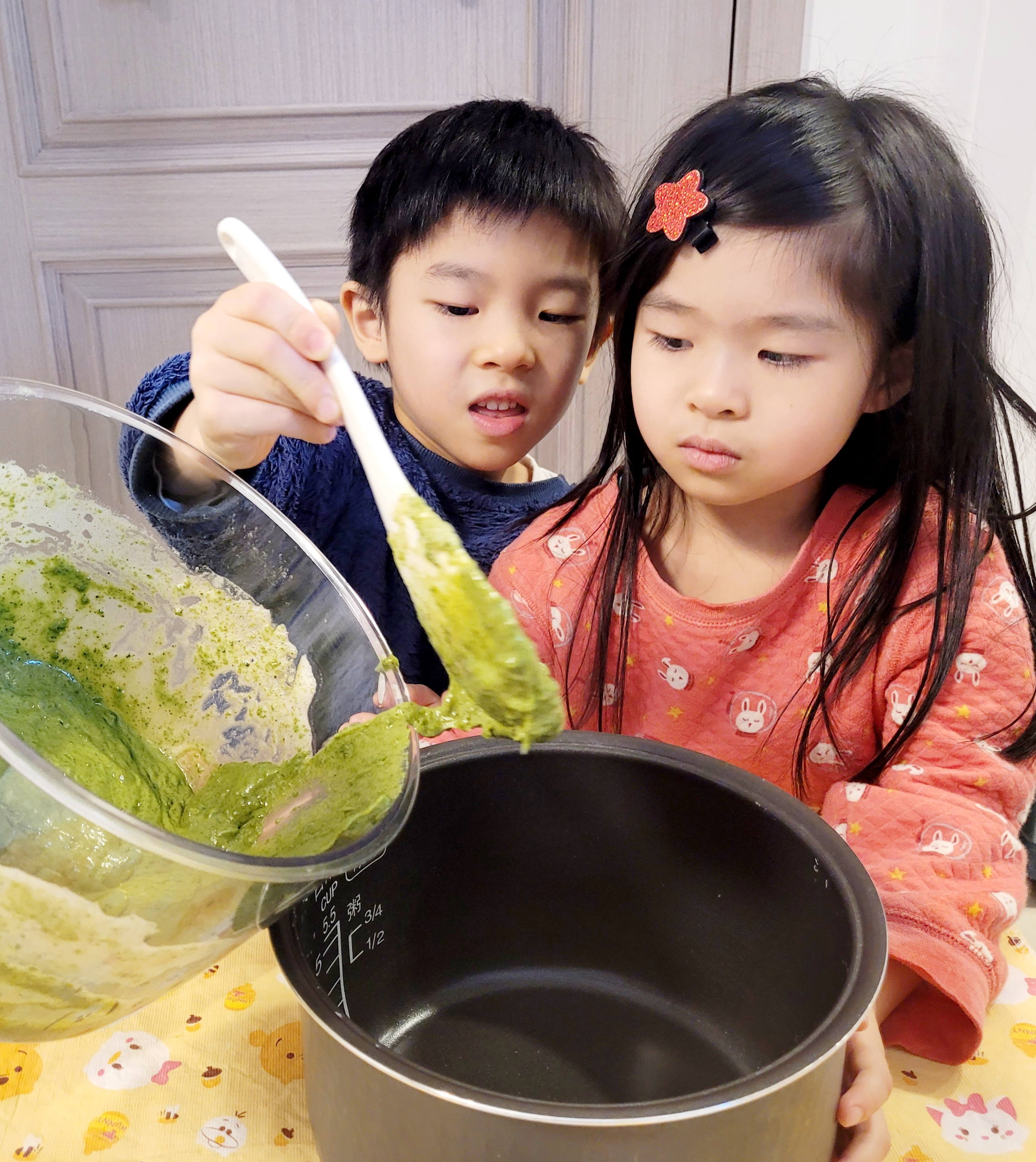 倒入電飯煲的內鍋