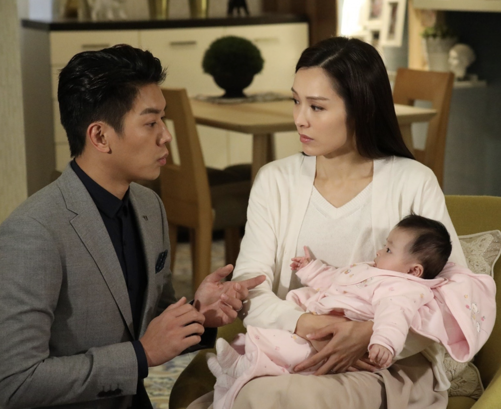 事主認為既然屋企有小朋友或BB，家長就好應該一早儲存適當份量的尿片及奶粉。