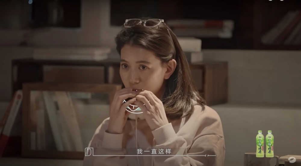 靚靚在兒子約會的同一間餐廳進食。