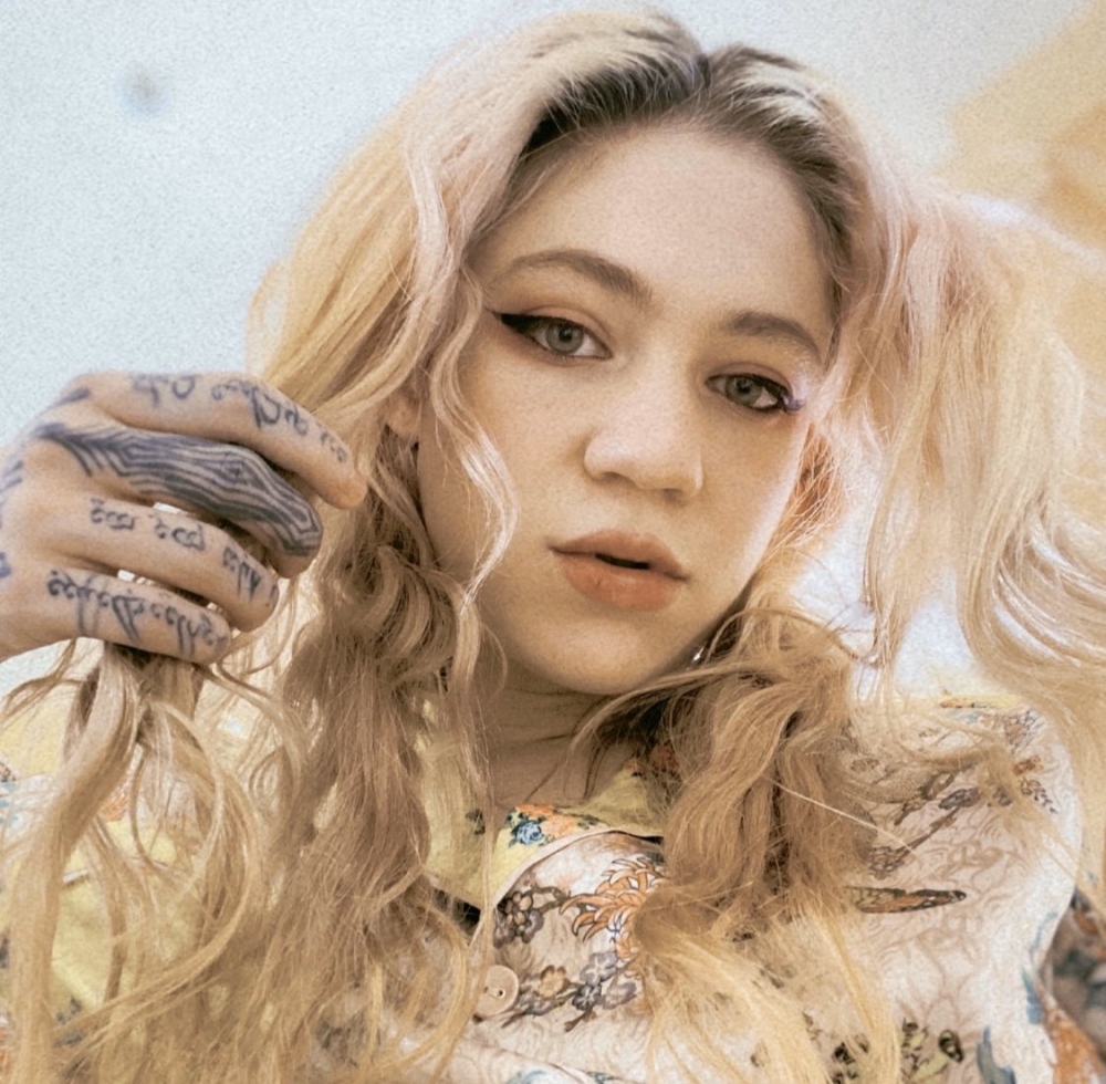 Grimes在Twitter上表示與馬斯克已分手了