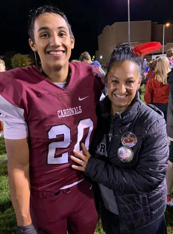 媽媽挑戰兒子，只要成年前不用社交媒體便可獲奬金。