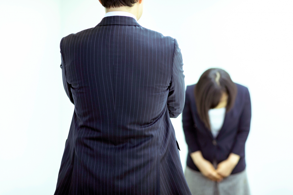 Abbey對於不平等待遇感到不忿，進而向就業法庭起訴前東家。