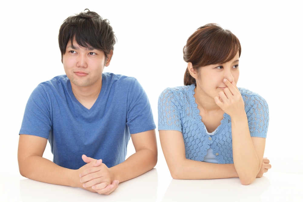 人妻抱怨丈夫不愛沖涼,渾身臭味。