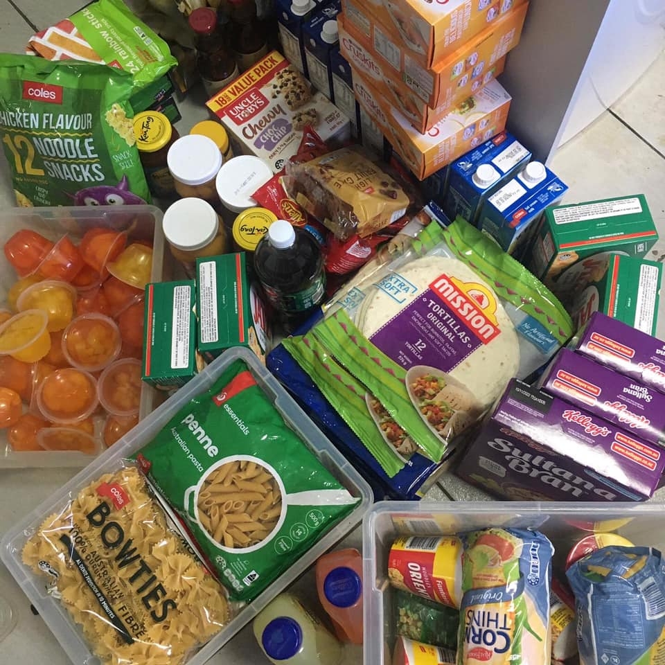 婦人有自己的小型倉庫,囤積食材。