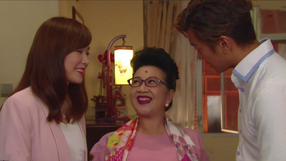 奶奶多次主動解圍。