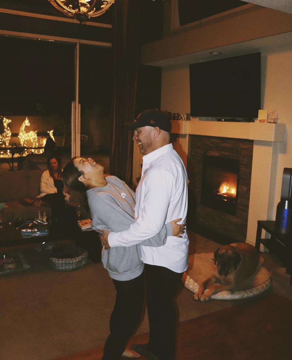 小巧曬跟老公的first dance證真愛。