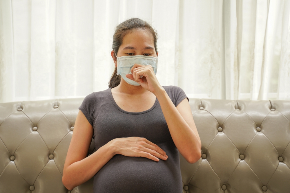 除了早產風險，染疫孕婦也更有機會引致急性呼吸窘迫綜合症、敗血症、血栓等。