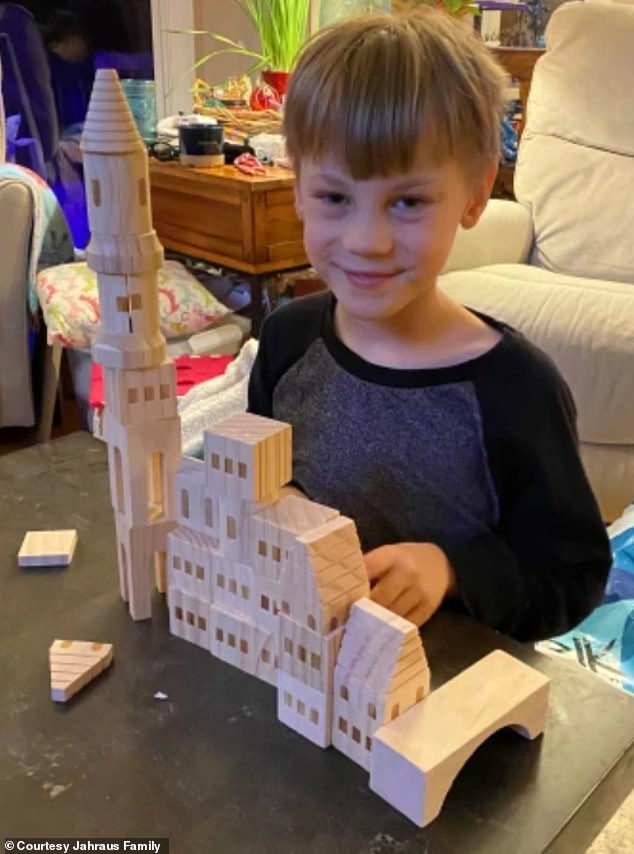 Christopher 希望能儘快將男童接到美國。