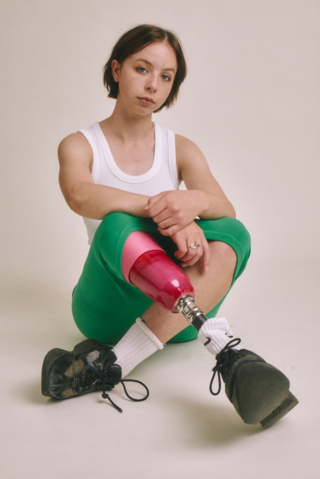 她已經和Burberry、H&M等大品牌合作拍攝。