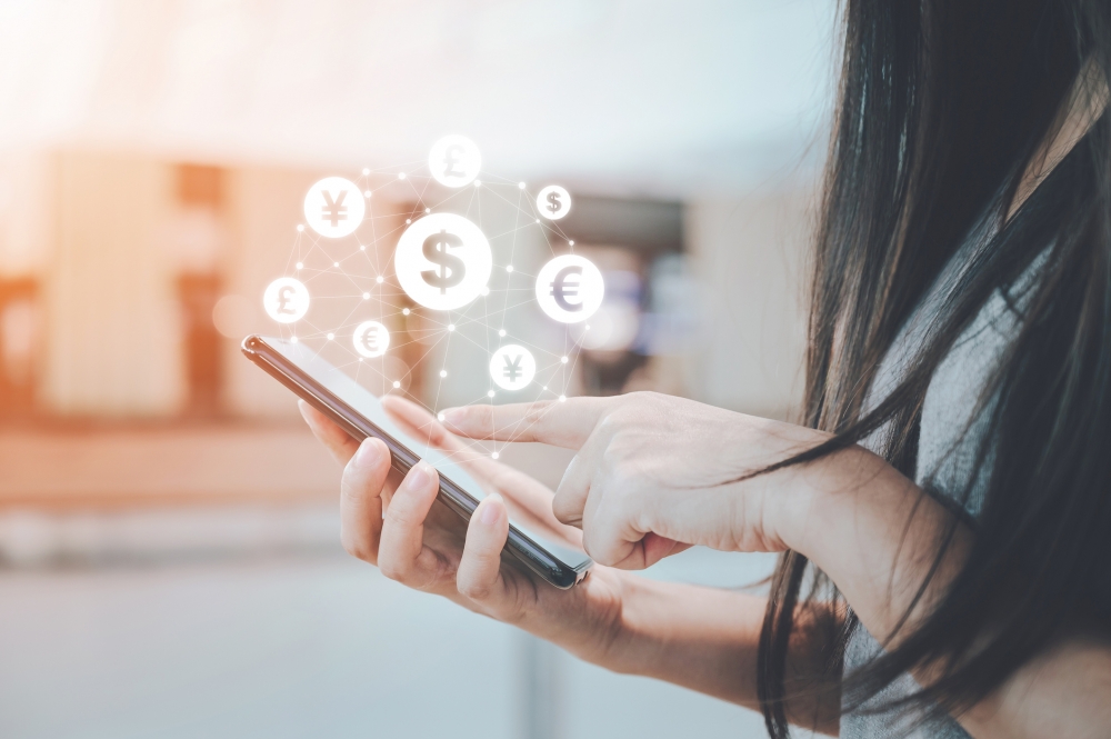 首階段消費券在4月發放,確實日期要再視乎疫情而定。