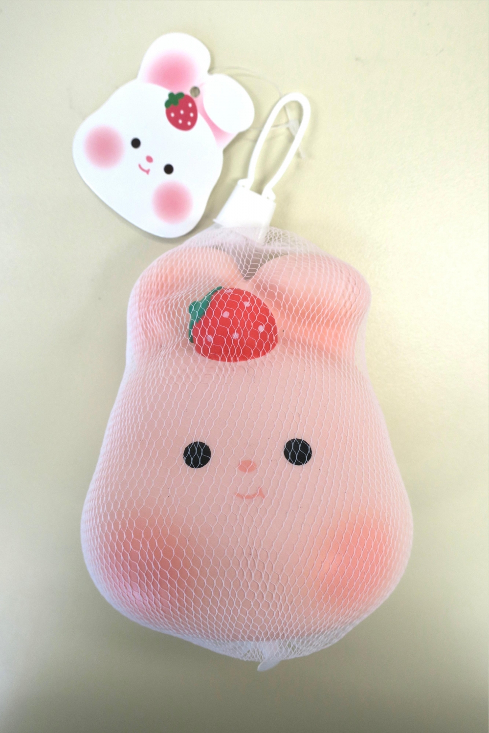 編號1塑膠玩具可能有造成兒童窒息風險。