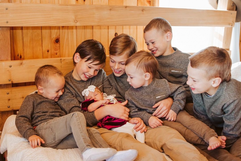 哥哥們全成了寵妹狂魔。