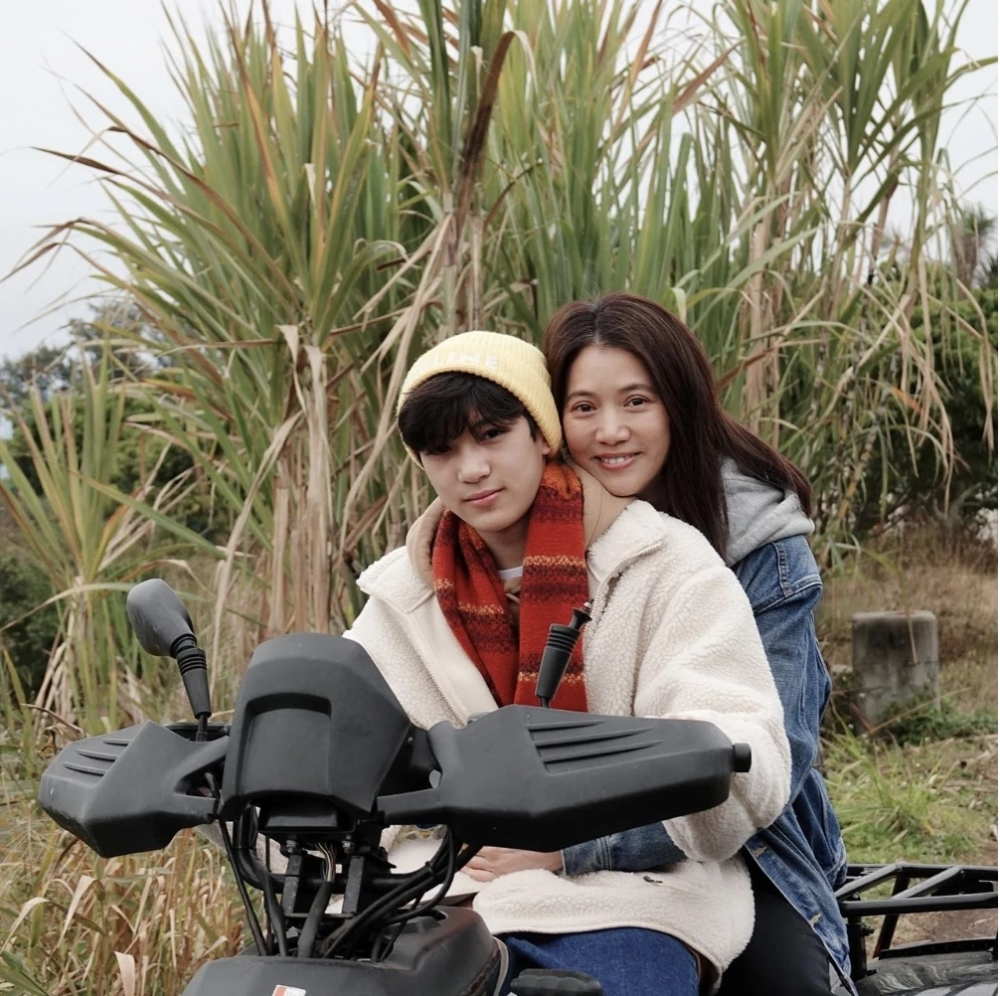 靚靚跟兒子感情很好。