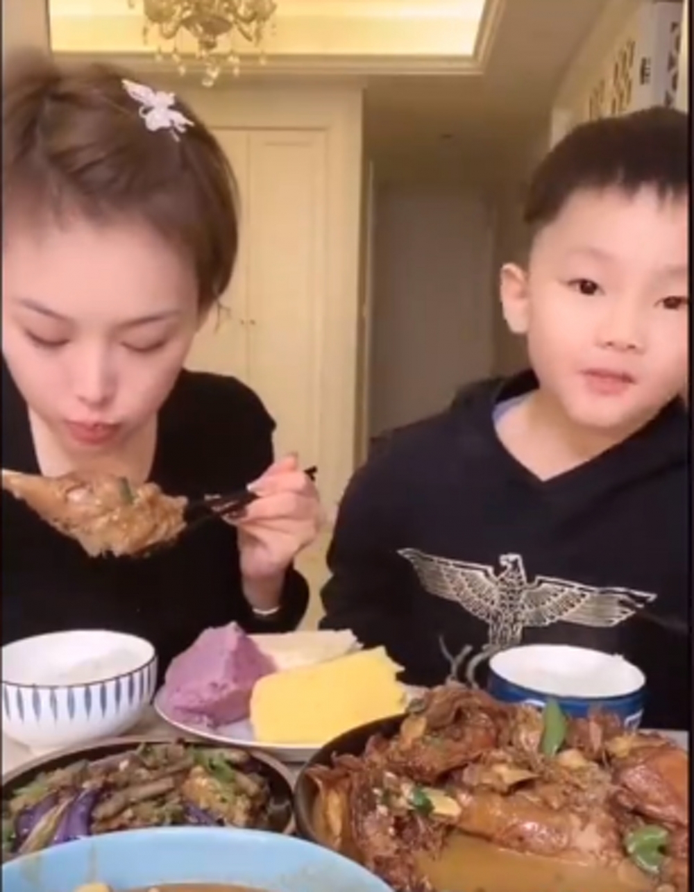 牙妹稱自己不介意別人的批評和目光。