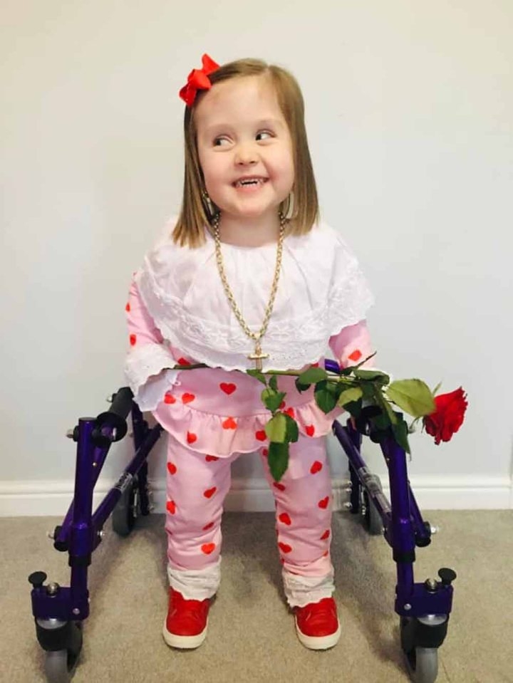 少婦最大心願就是能讓女兒行走!