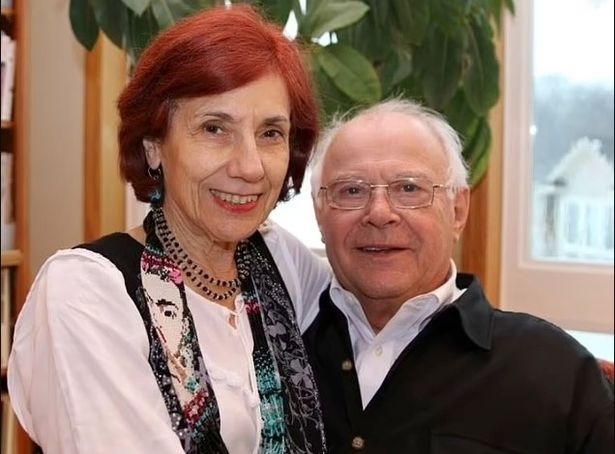 一對分別53年的初戀情人，重逢後36小時就閃婚。