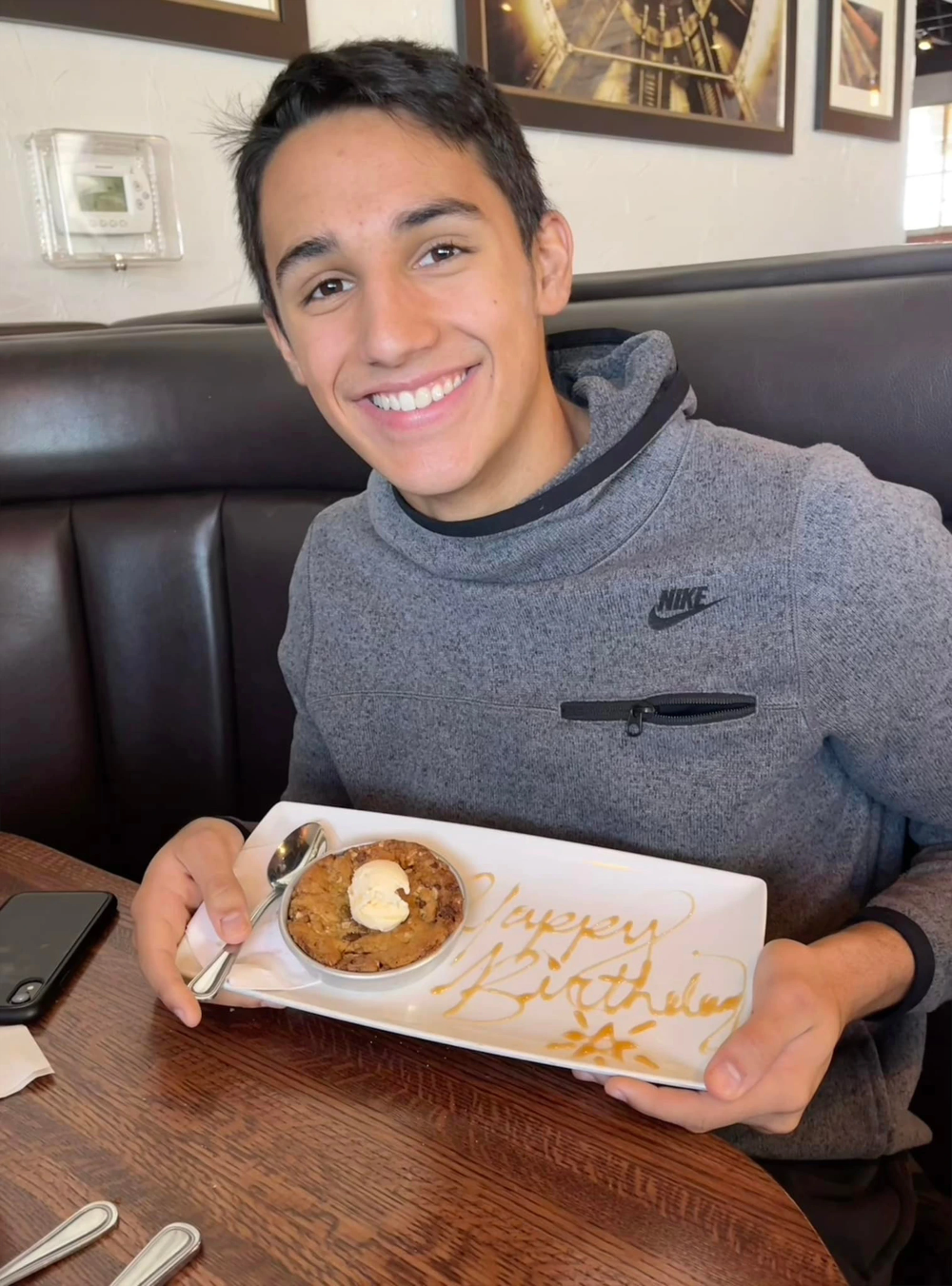 香港人滿18歲可能第一時間是入馬會、考車牌，但Sivert卻是立即下載Instagram兼出post。