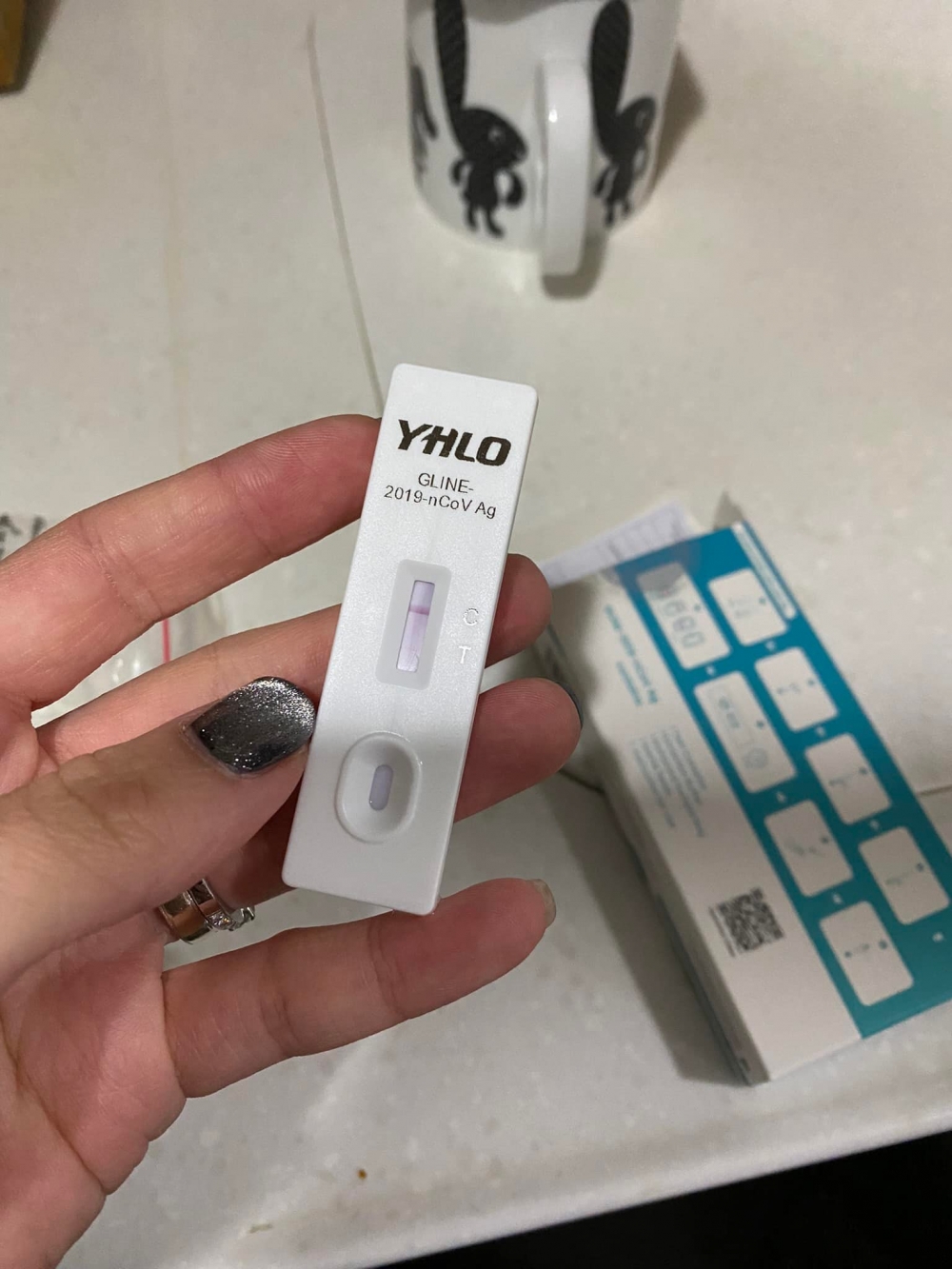 事主媽媽出現徵狀初期,快速檢測都呈陰性。