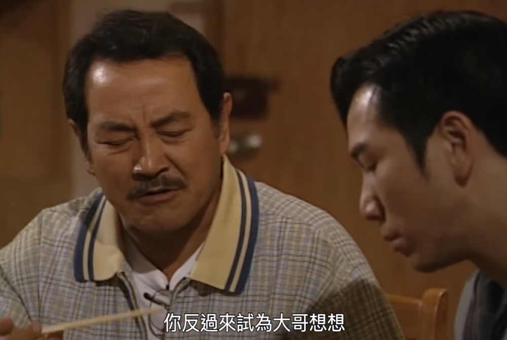 港男因父母偏心大哥，感到委屈。