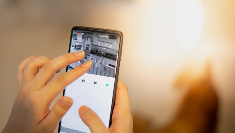 事主奶奶 承認偷裝監控，兩人大吵一架。