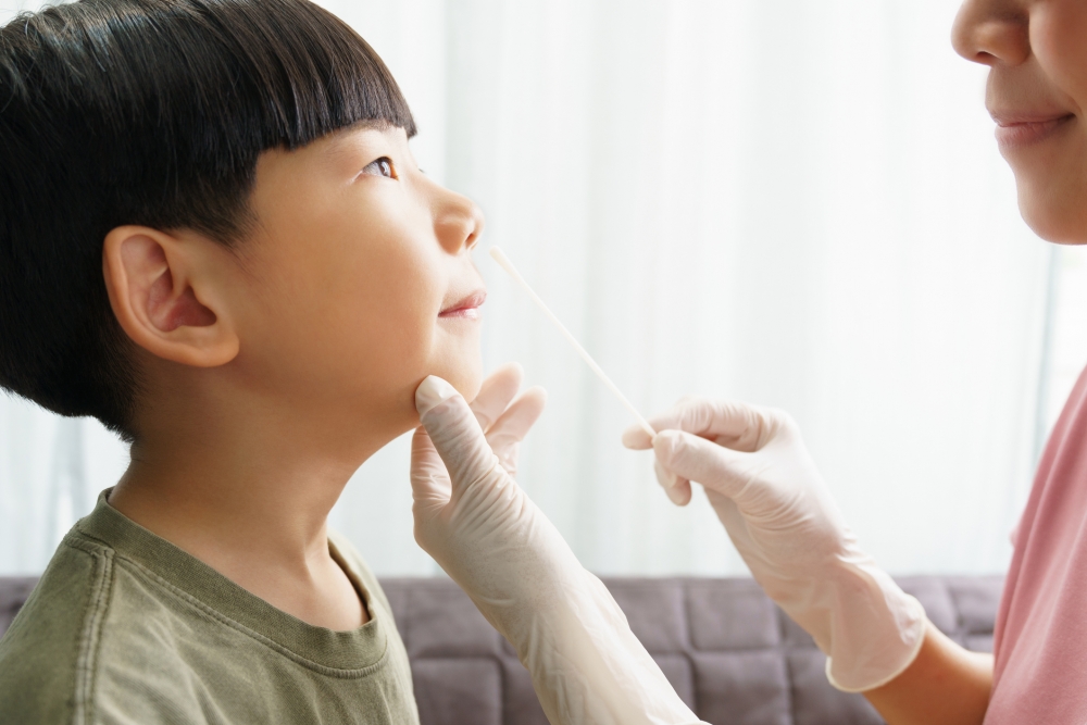 不同品牌的快測包用法和濕示結果有差異。使用時記得看清楚說明書。