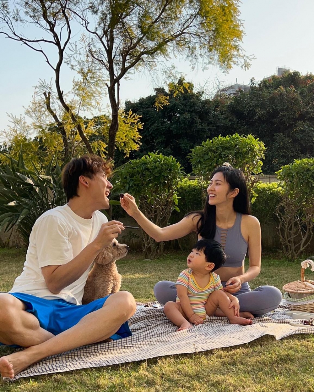 Partick Sir與太太弄兒為樂，不時在社交平台大晒Preemo的萌照