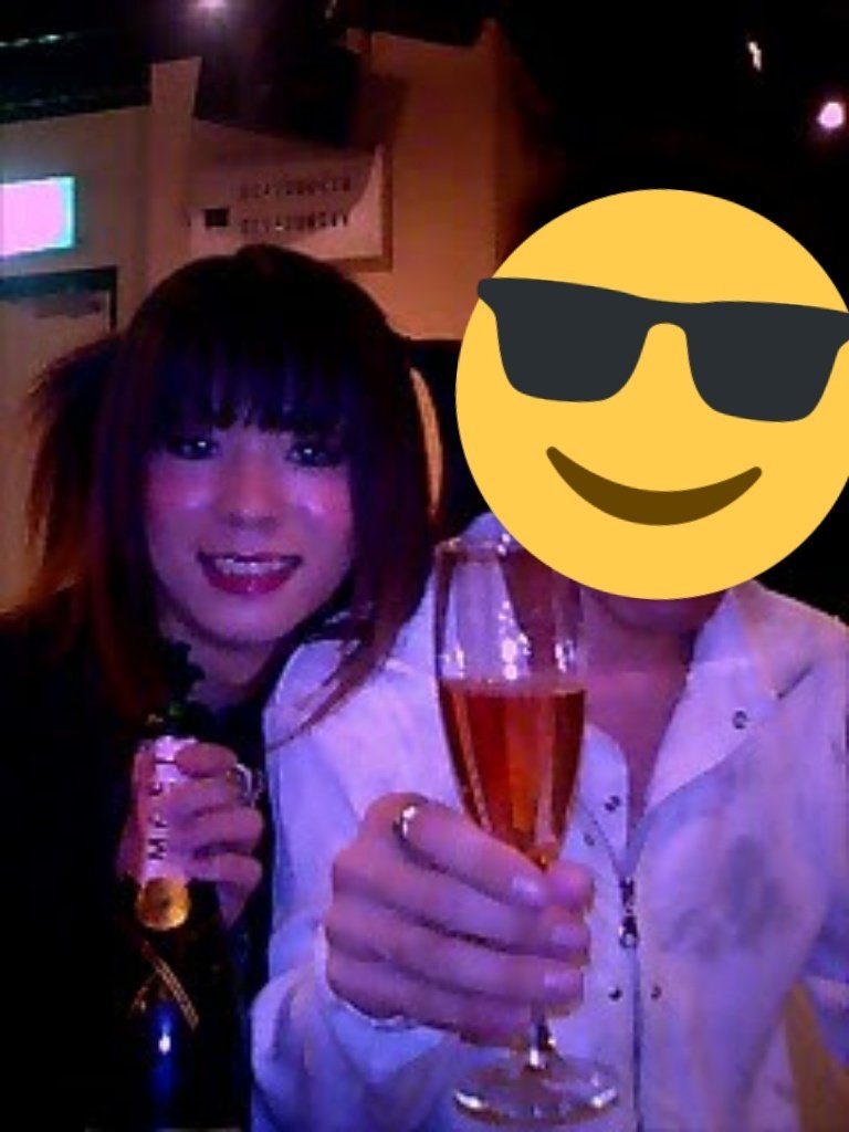 Aarin前夫對其女裝打扮的男友一見鐘情。