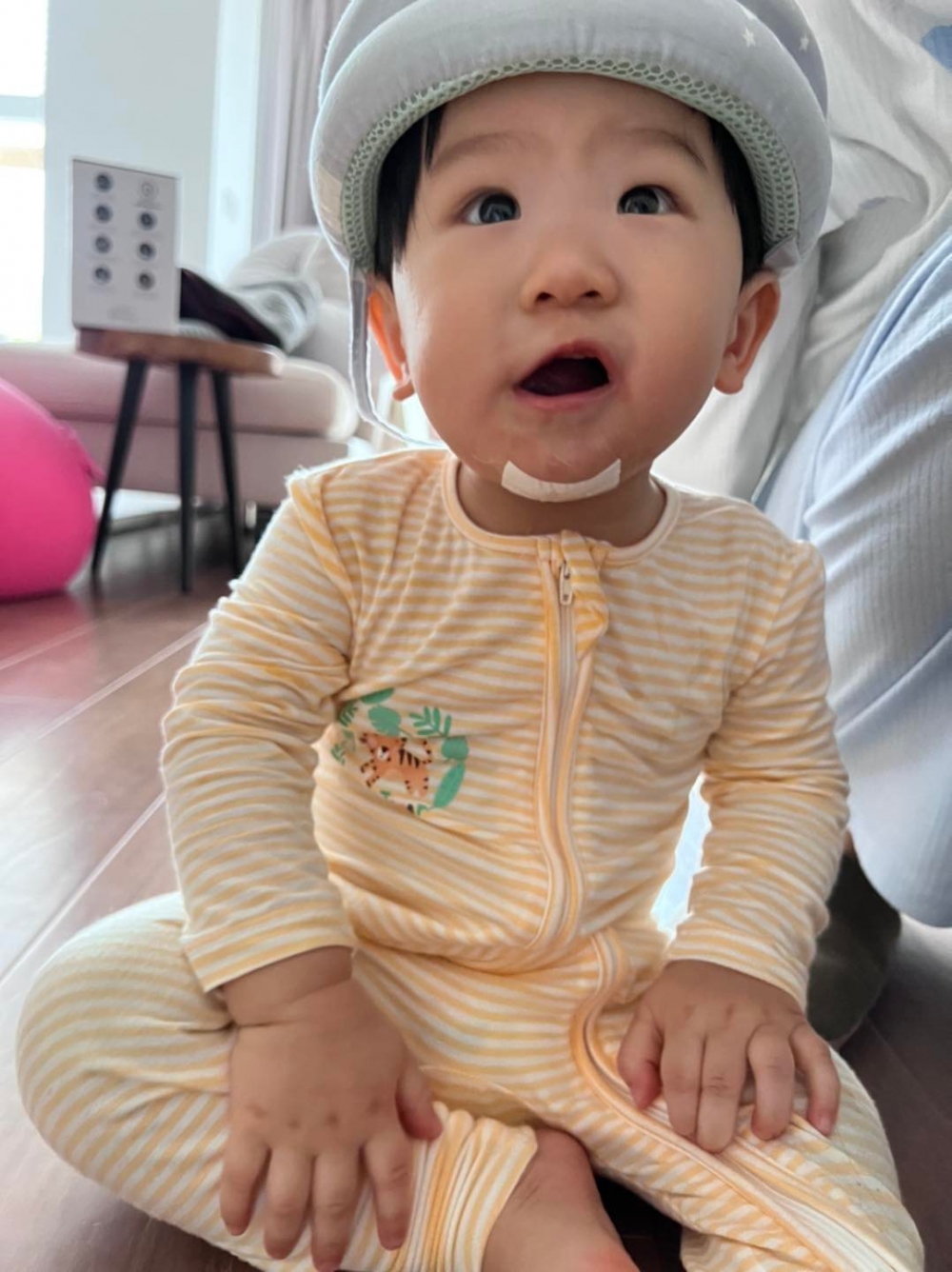 關宛珊沒有想到在家中平滑的木地板撞親，竟然搞到要聯針