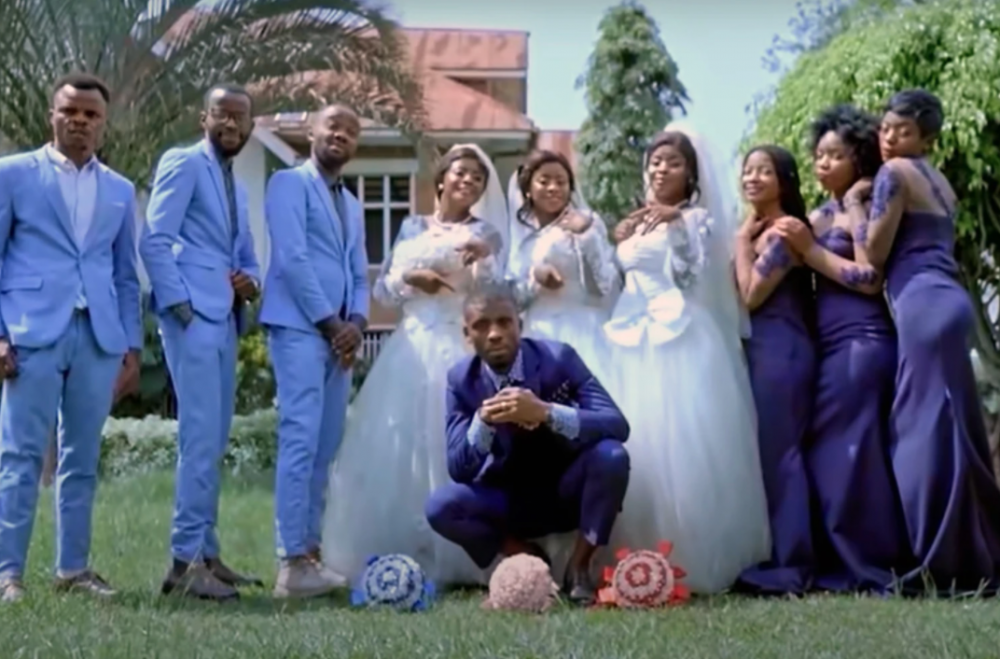 不過這個決定就並非所有人都能坦言接受，他們的父母都拒絕出席婚禮。