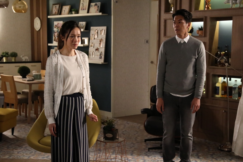 對於老公的提議，人妻感到身心不舒服。