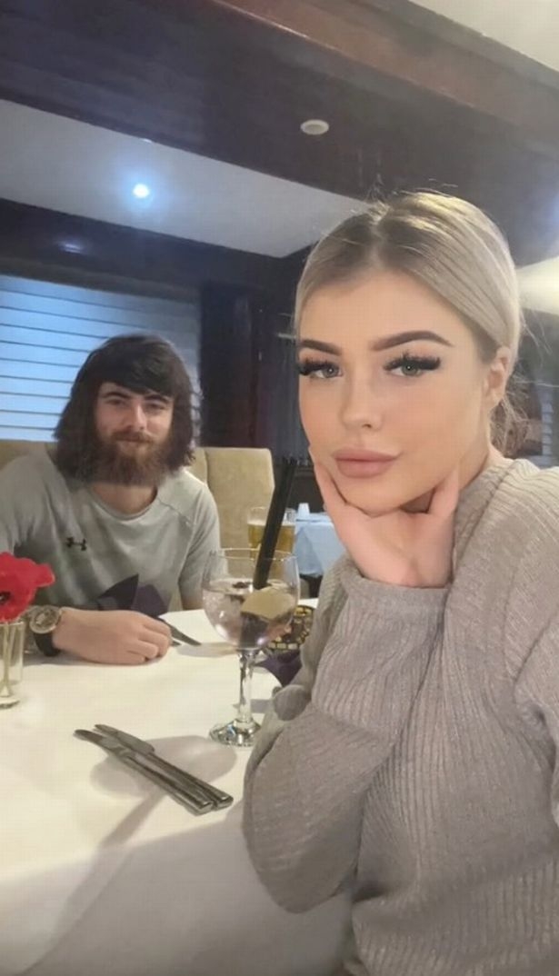 當時Macauley頭髮雜亂、滿臉鬍鬚，但仍深深吸引著Jasmine，