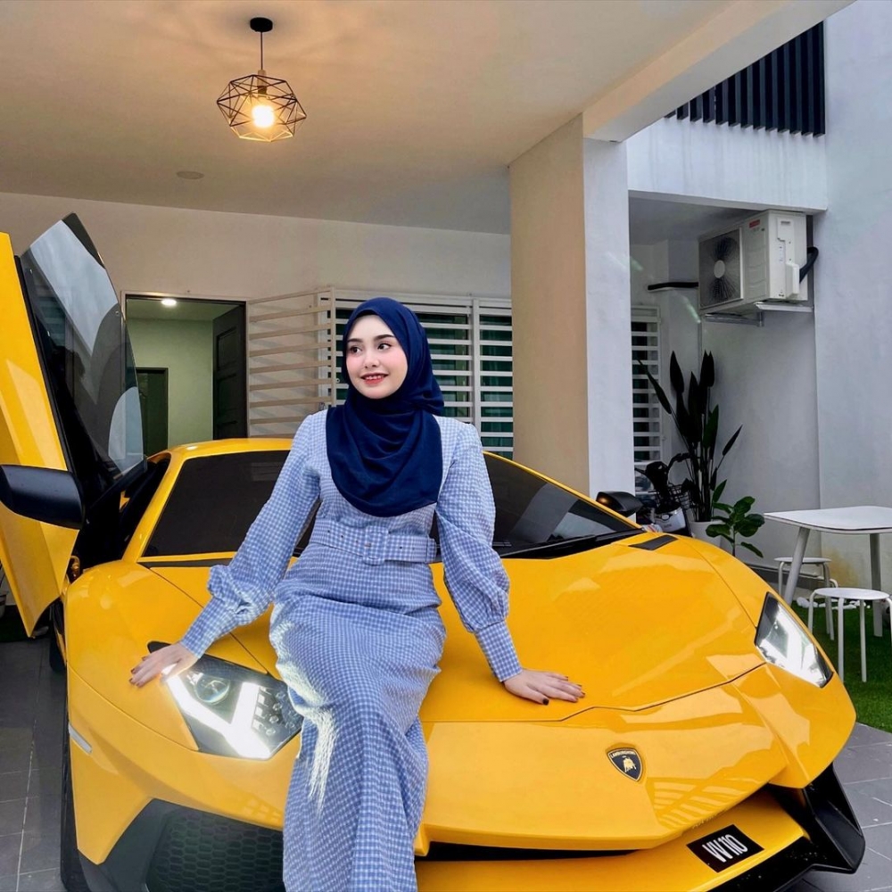 Yuni家中已經有多輛豪車。