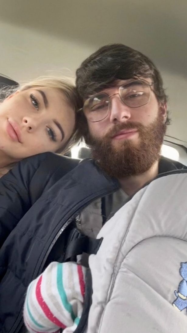 Jasmine在超市門前遇上當時是流浪漢的Macauley。