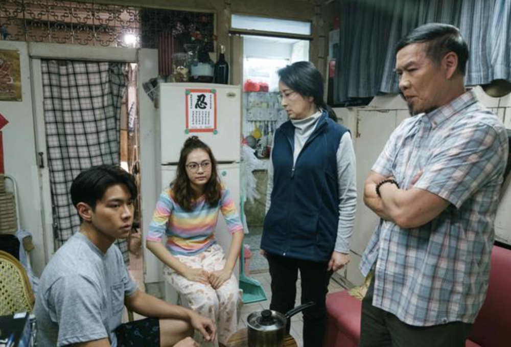 哥哥執意娶爛玩女友，遭父母反對。