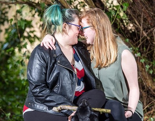 Megan對Louise日久生情。