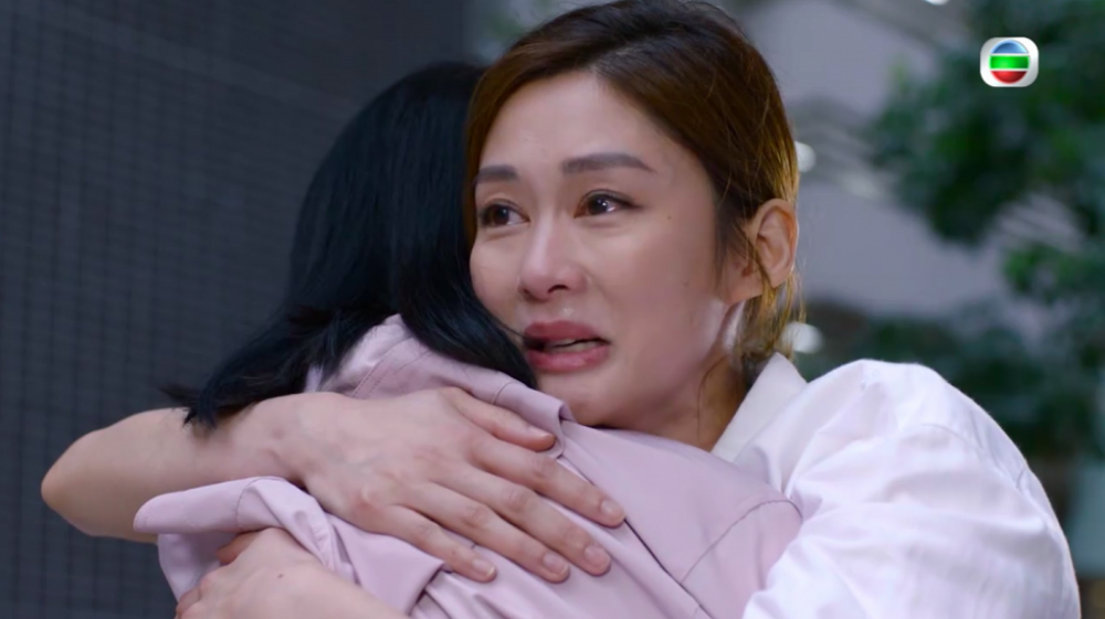 內地一名女子因自己大頭蝦,害媽媽徹夜未眠。