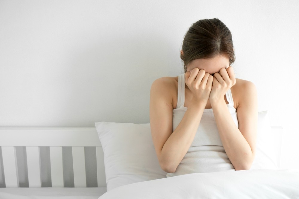 人妻對丈夫強硬的態度感到難過，也不知如何是好。