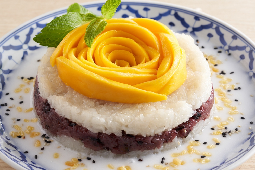 人氣泰國菜餐廳Mango Tree就推出母親節限定芒果糯米飯蛋糕。