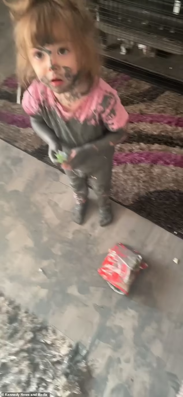 媽媽睡醒發現家中「面目全非」。