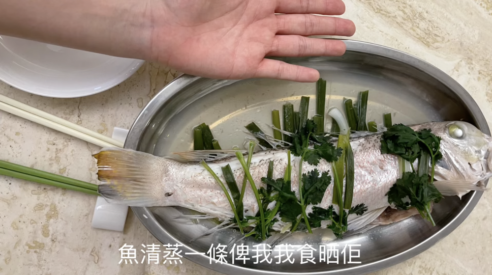 坐月期晚,余香凝食餸菜全走油鹽糖。