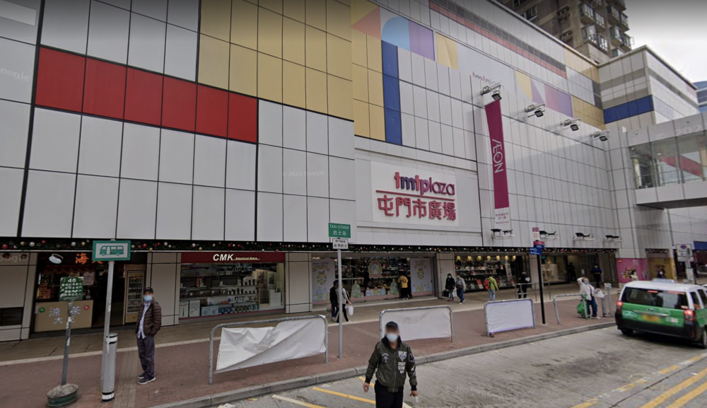 港媽日前帶子女到屯門市中心閒逛，兒子突然受襲。