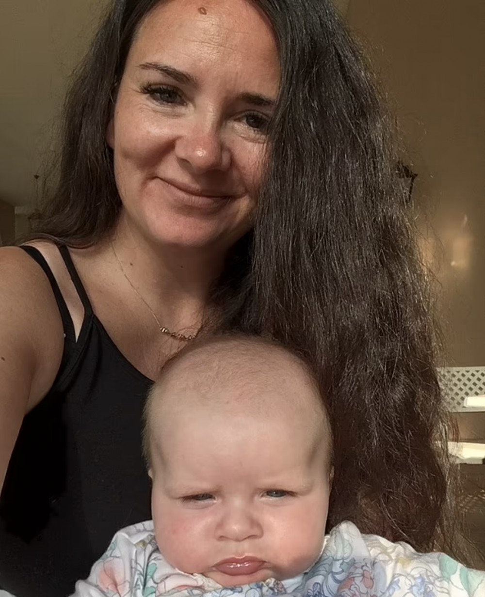 Rosie出生的時候只有很少量很幼的白金色頭髮。