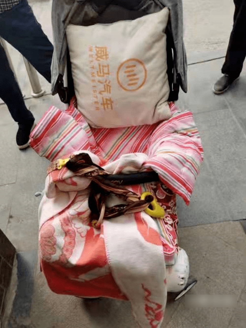 警方驗DNA緝兇。