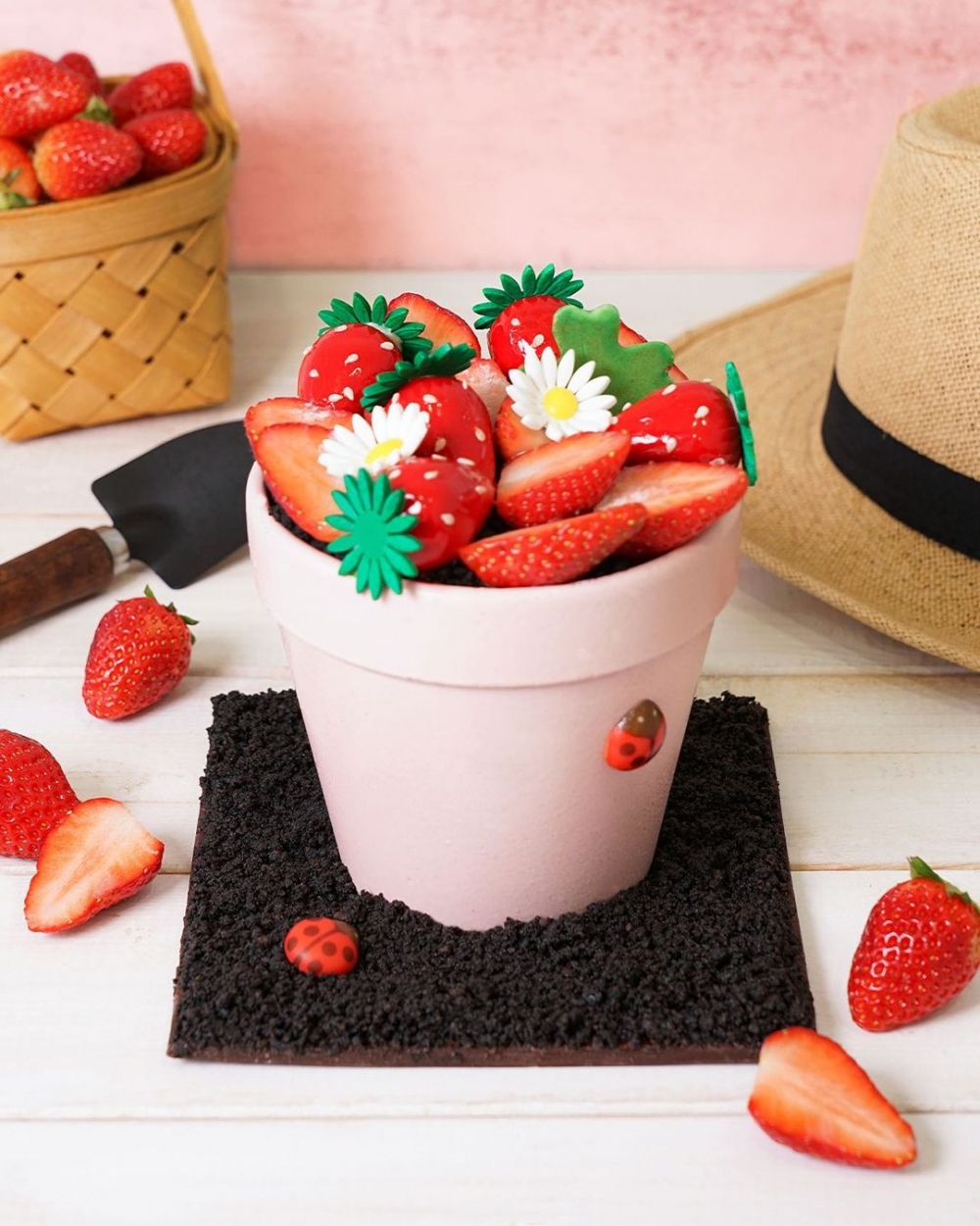 文歷餅店推出的士多啤梨意大利芝士蛋糕「Dear Mama」。